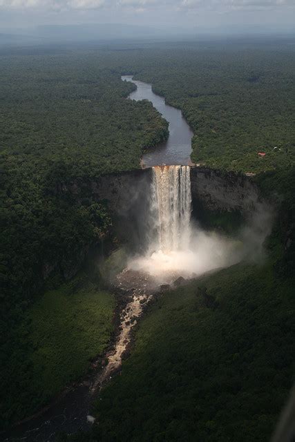 TYWKIWDBI ("Tai-Wiki-Widbee"): Kaieteur Falls (Guyana)