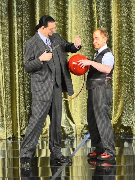 Penn & Teller work their brand of magic on Broadway