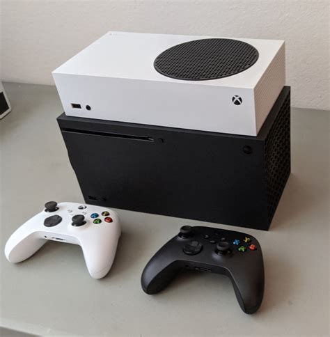 Unboxing Microsoft's new Xbox consoles: A low-key look for a heavyweight performance – GeekWire