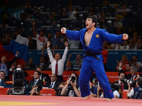 Vladimir Putin, a black belt, revels in Olympic judo - CBS News