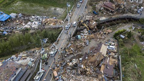 Typhoon Hagibis: Rescuers dig for missing in mudslides as 53 killed ...