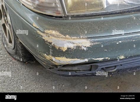 Car front fender damaged paint traffic accident Stock Photo - Alamy