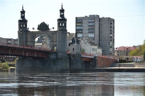 Bridge between Lithuania and Russia: daily routine of border guards and ...