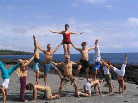 Large group pyramid: 12 people Note: not too high off ground | Acro dance, Acro gymnastics ...