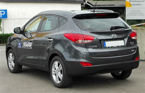 File:Hyundai ix35 2.0 CRDi 4WD Premium rear 20100918.jpg - Wikimedia ...