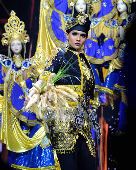 [PHOTOS] Miss Grand Malaysia 2021 Wins Best National Costume With 'Ulek ...