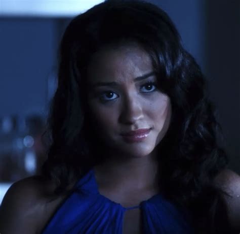 Pretty Litle Liars, Pretty Little, Emily Fields, Pll, Icons, Tips ...