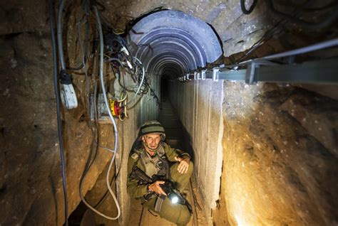 Peering Into Darkness Beneath the Israel-Gaza Border - The New York Times