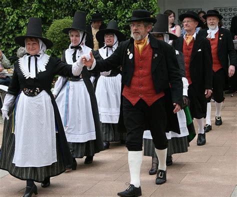 Welsh folk dancing by Newport Eye | Welsh dress, Traditional welsh dress, Welsh