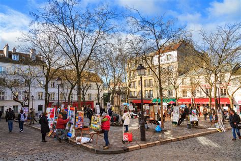 Place du Tertre à Montmartre : découvrir la place des artistes peintres ...