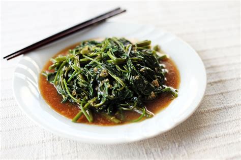 Kangkong in Garlic Sauce - Ang Sarap