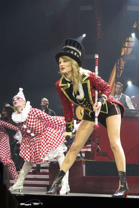 Taylor Swift: Performs in London -136 | GotCeleb