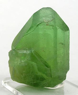 File:Olivine-gem7-10a.jpg - Wikimedia Commons