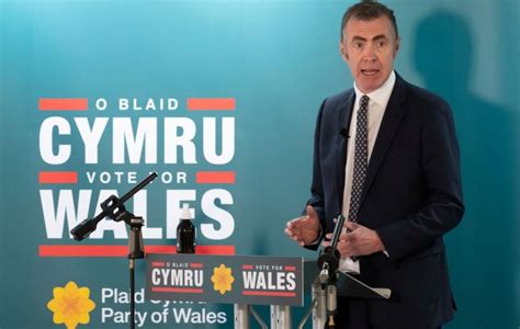 Welsh election: Plaid promises independence vote in five years - BBC News