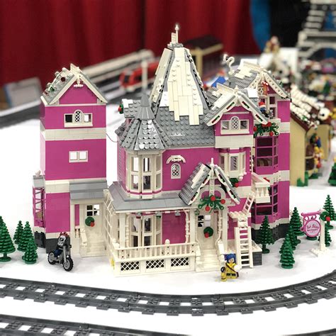 LEGO IDEAS - Coraline's Pink Palace Apartments