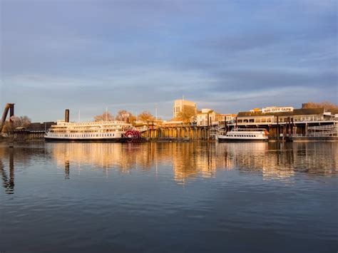 Sunset View of Sacramento Skyline with Sacramento River Editorial Image - Image of skyline ...