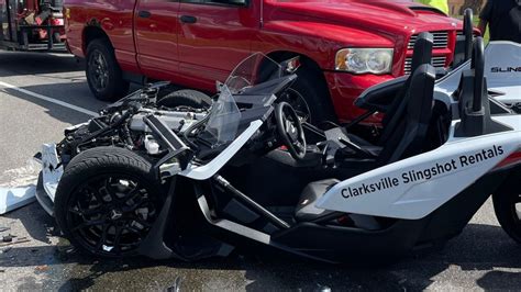 Clarksville, TN police respond to 3-vehicle crash with injuries