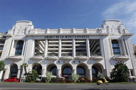 20 Art Deco Architecture Pictures - Examples of Art Deco Buildings