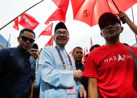 Malaysia election: Umno unlikely to win clear majority as glut of ...