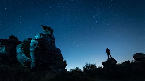 Orionid meteor shower to light up night sky - with up to 25 shooting stars expected every hour ...