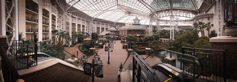 Exploring the Gaylord Opryland Hotel