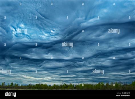 Asperitas cloud hi-res stock photography and images - Alamy