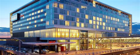 YUL Airport Hotel | Montreal Airport Marriott In-Terminal Hotel