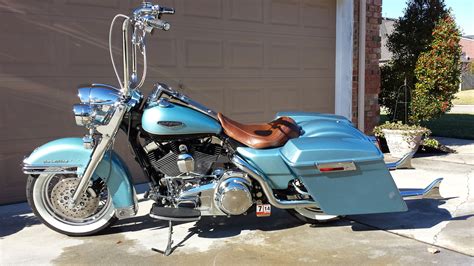 2007 Harley-Davidson® FLHRC Road King® Classic (Blue Suede Pearl ...