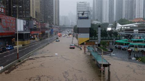 Des pluies diluviennes record inondent Hong Kong et Shenzhen