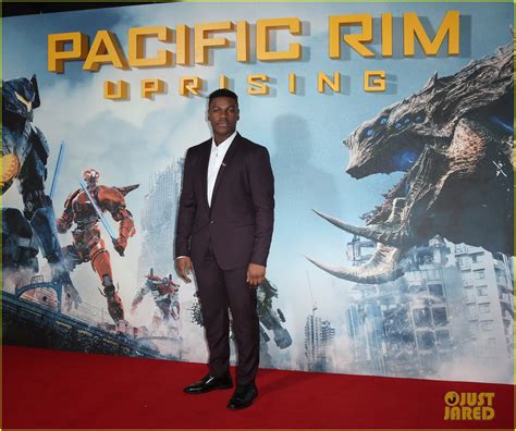 John Boyega & Scott Eastwood Hug It Out at 'Pacific Rim Uprising' UK Premiere!: Photo 4051218 ...