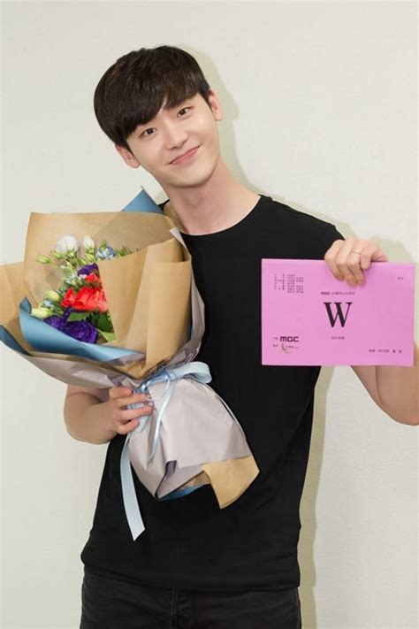 Lee Jong-suk, "W" finishes, "It was intense", "I'm proud of it" @ HanCinema :: The Korean Movie ...