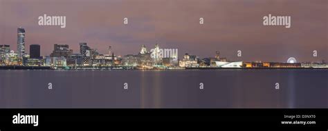 Liverpool Waterfront at night Stock Photo - Alamy