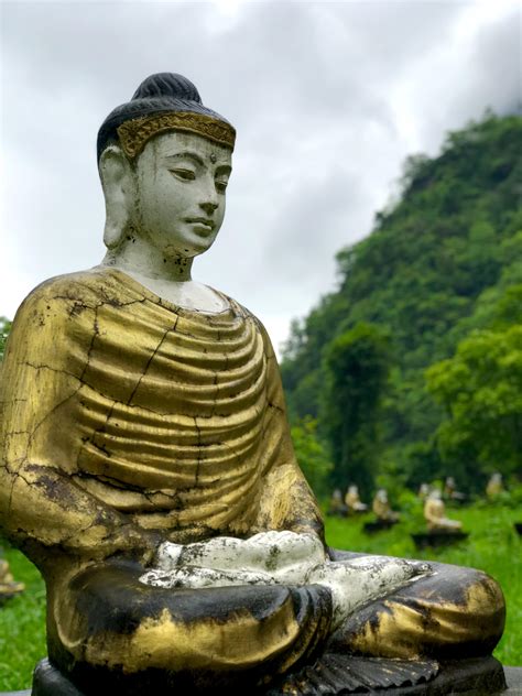 Buddha statue at Mt. Zwekabin in Hpa-an, Myanmar [OC] : r/travel