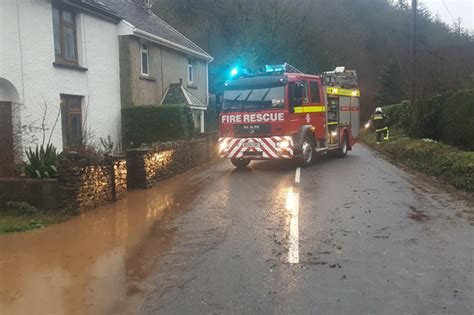 UK weather: Homes evacuated over 'widespread flooding' - Daily Star