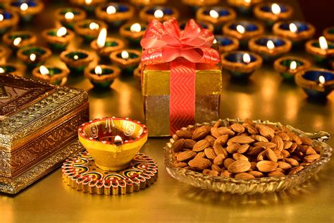 Best Diwali Gift Ideas For Employees & Customers: Check Now!