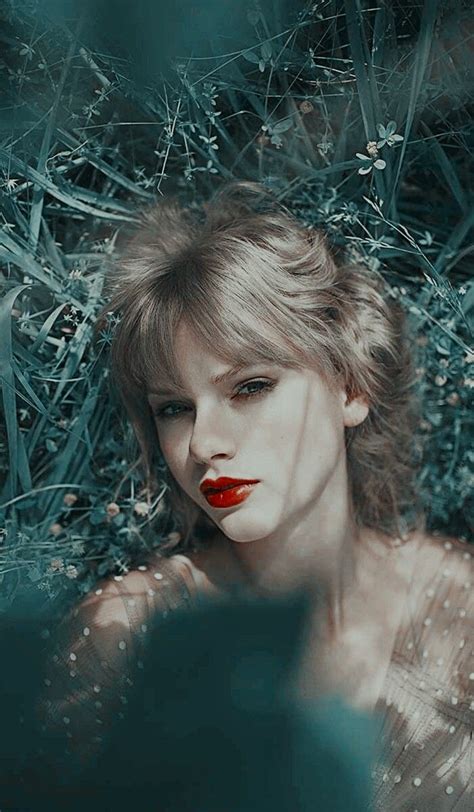 Taylor swift red photoshoot | Taylor swift, Famosos, Artistas