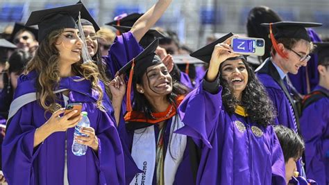 Resiliency, curiosity and empathy: Class of 2023’s unique bond - Northwestern Now