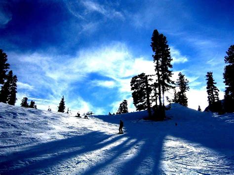 Lake Tahoe Ski Resorts : 5 Stunning Places To Ski