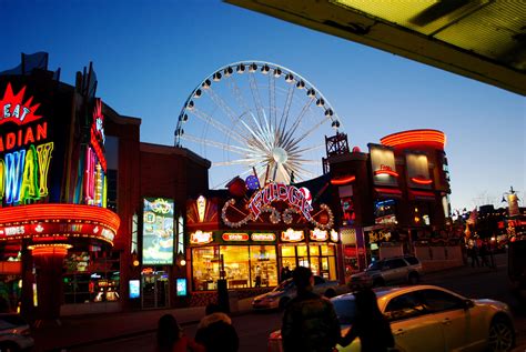 Clifton Hill, Niagara Falls- One of my most favourite places! Most ...