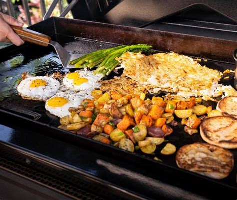 6 Ways To Make Eggs On A Griddle - Traeger