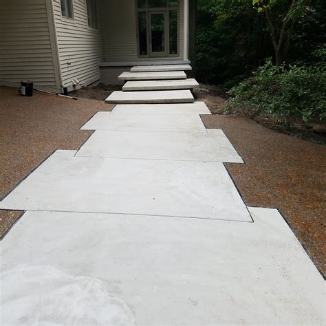 Custom Steps and Driveway - Rolland Cement