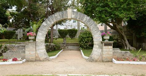 How To Build A Moon Gate Of Your Own - The Garden Magazine