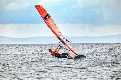 What is Hydrofoil Surfing and How To Foil Surf Safely?