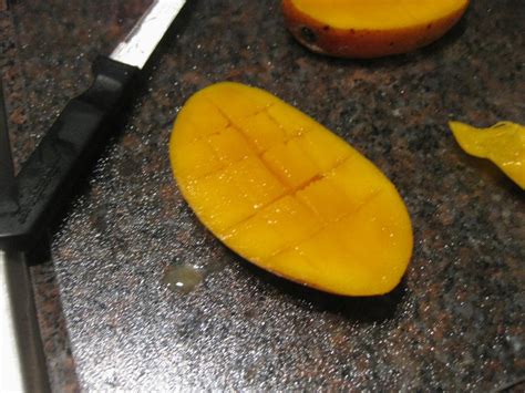 How to Cut a Mango Decoratively - Instructables