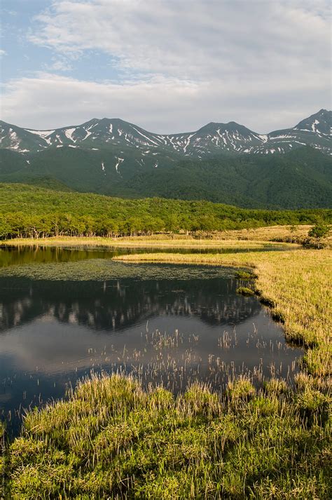 «Shiretoko-goko (Five Lakes), Shiretoko National Park, Hokkaido, Japan.» del colaborador de ...