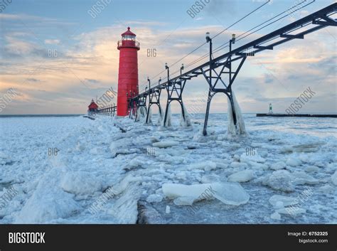 Grand Haven Lighthouse Image & Photo (Free Trial) | Bigstock