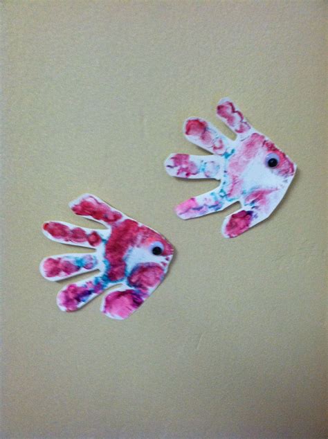 Handprint fish | Handprint art, Preschool crafts, Crafts