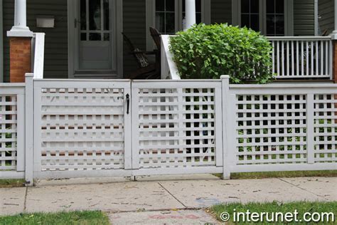 Wood fence with lattice gates | interunet