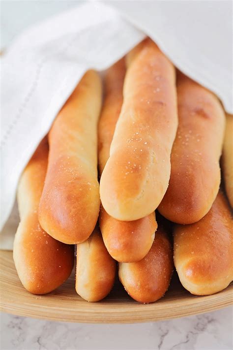 Olive Garden Breadsticks Recipe (+VIDEO) | Lil' Luna