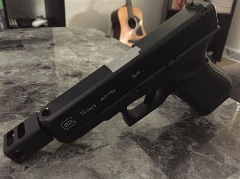 Glock 19 Gen 5, slightly modified : r/Glocks